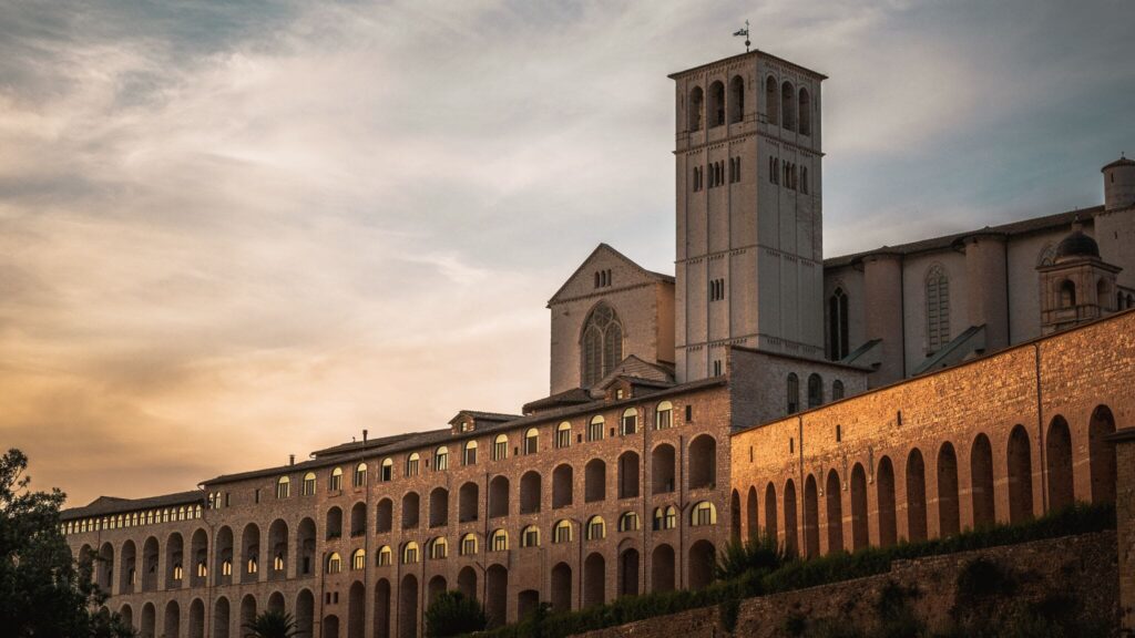 Il Ritorno del Re ad Assisi, cosa accomuna Tolkien e la città umbra?