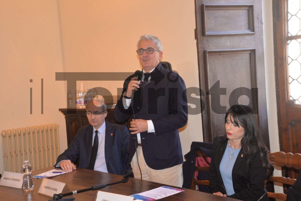 UniPG, la formazione sempre più pratica per preparare al turismo di domani | Il convegno in memoria di Davide Piampiano è stato presentato dal Magnifico Rettore dell'Università degli Studi di Perugia Maurizio Oliviero e dal Sindaco di Assisi Stefania Proietti