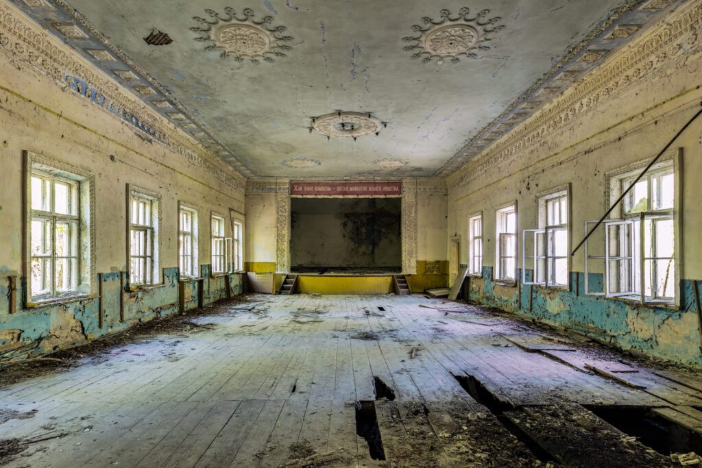 Sogno o son desto? La fascinazione dei luoghi fantasma, curiosità e degrado urbano | Urbex | Urban Exploration